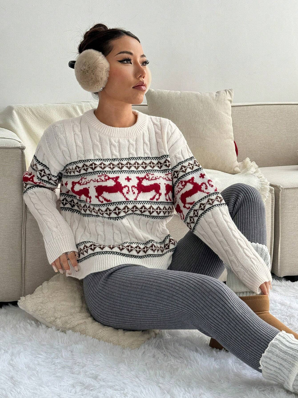 Dámsky elegantný sveter – červený sob a vločky
