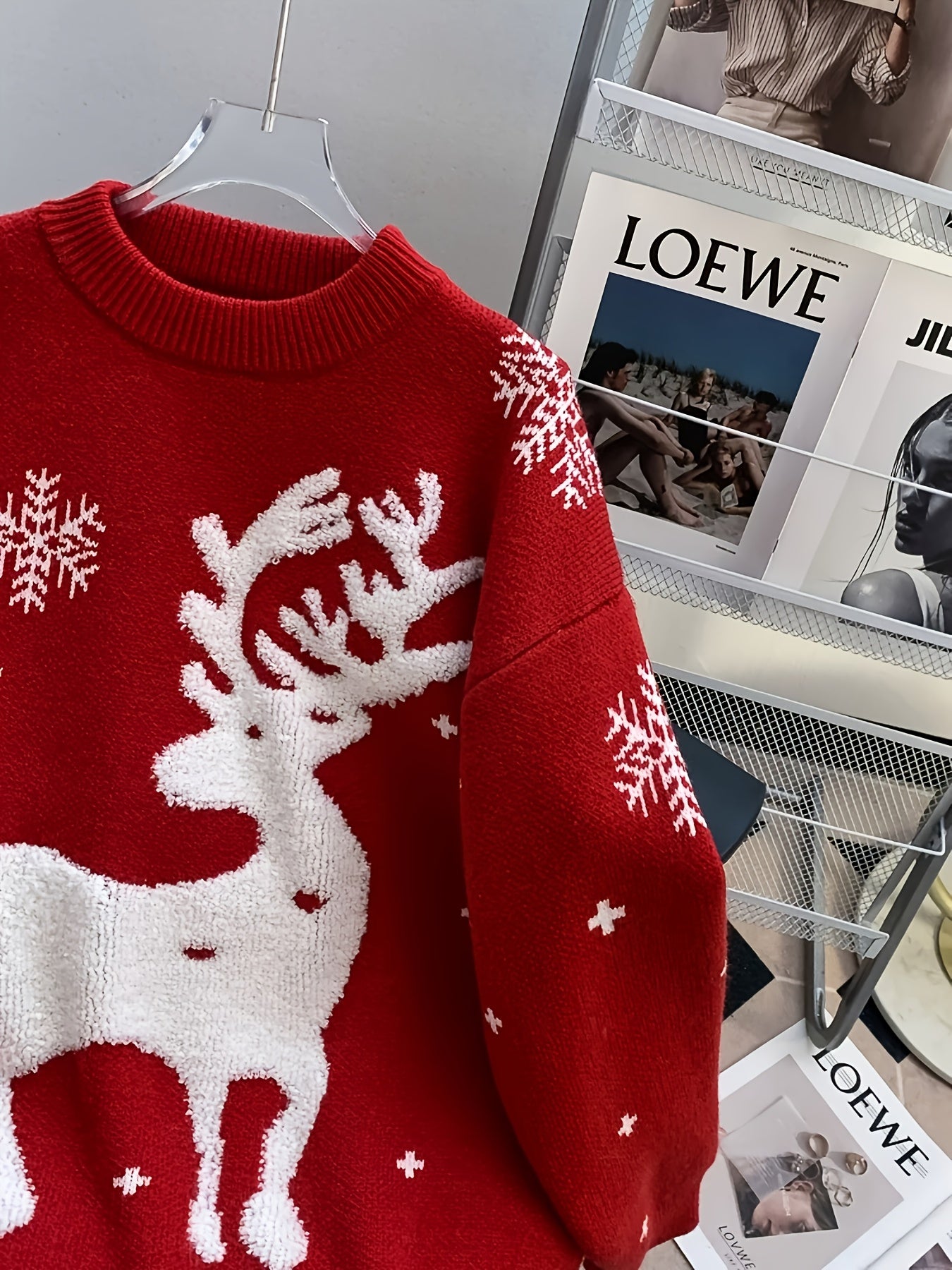 Dámsky červený vianočný sveter – s jeleňom