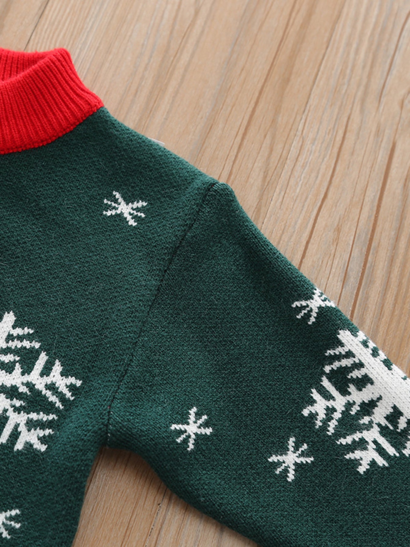 Detský vianočný sveter – červený a tmavozelený