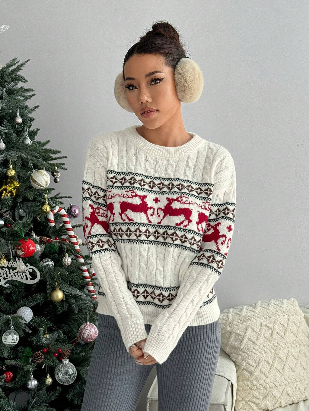 Dámsky elegantný sveter – červený sob a vločky