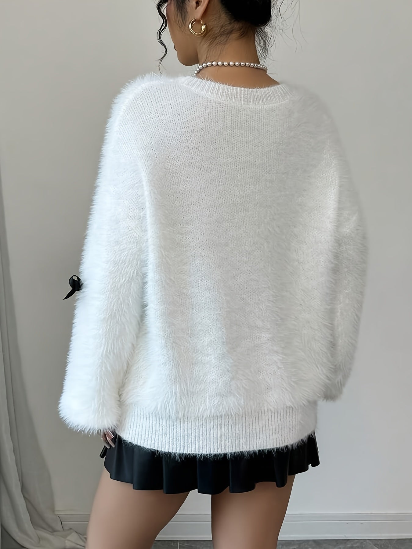 Dámsky elegantný plyšový sveter – biely