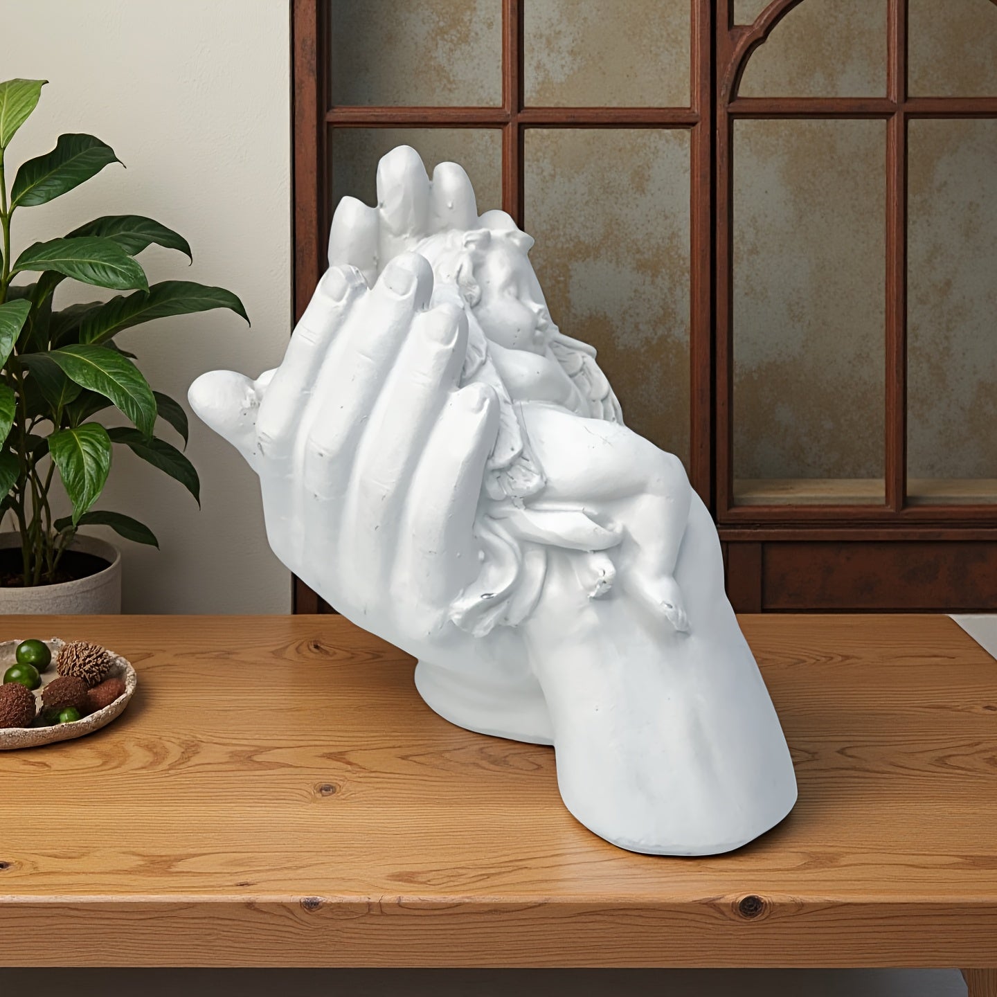 Socha anjela na dlani – biela