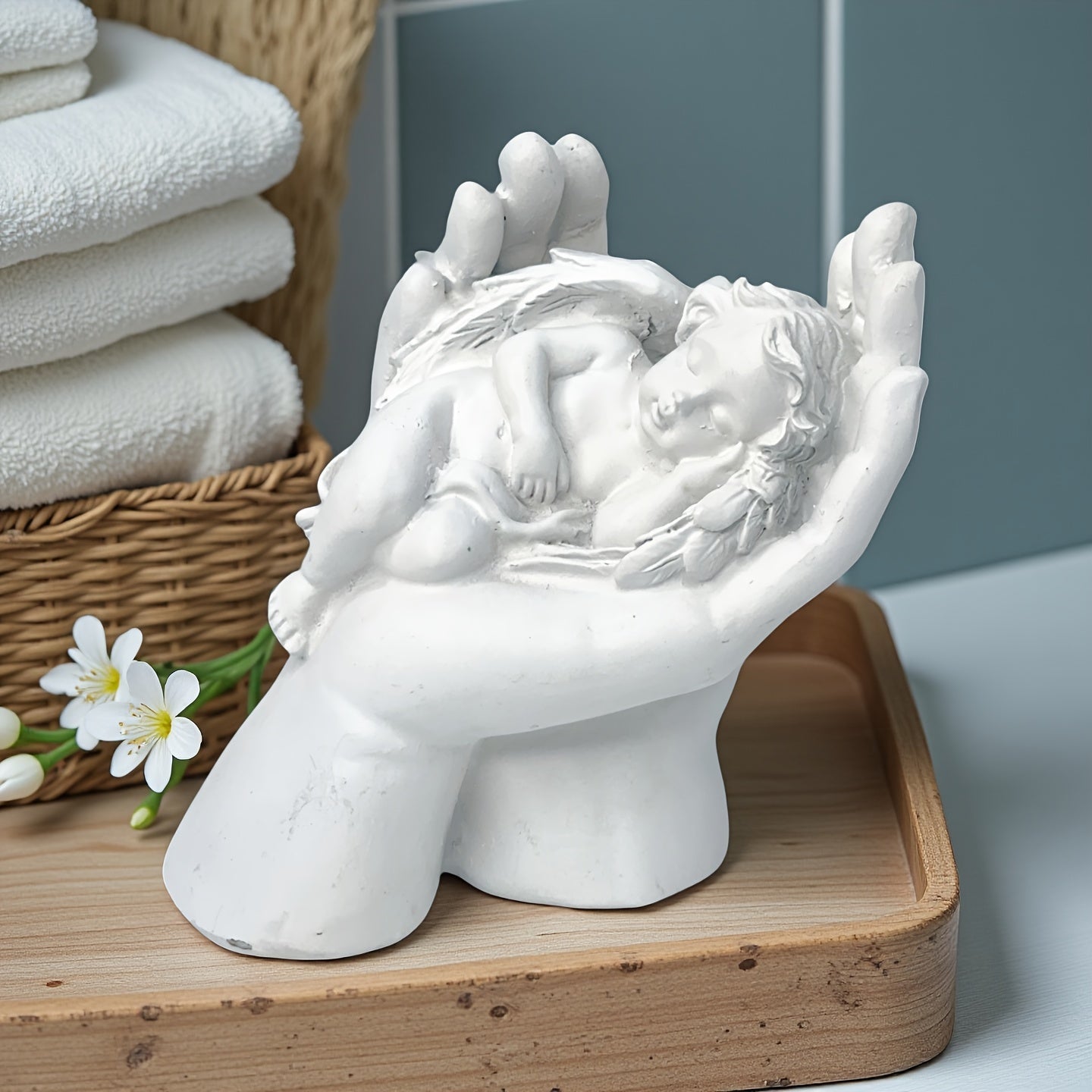 Socha anjela na dlani – biela