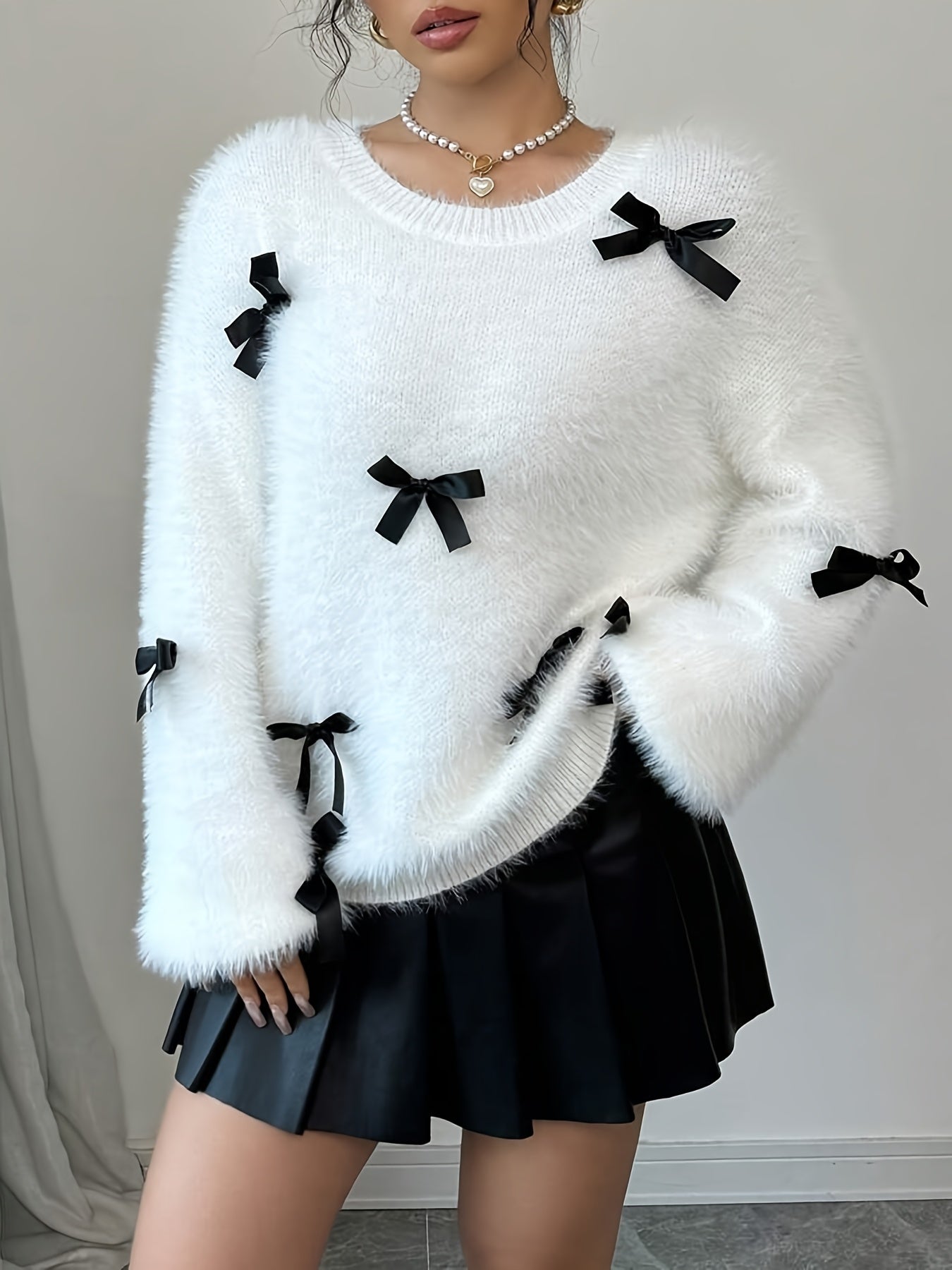 Dámsky elegantný plyšový sveter – biely