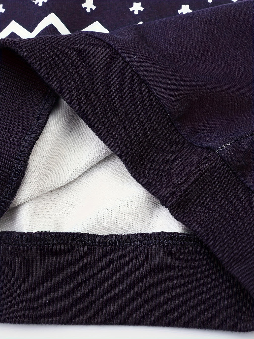 Vianočný sveter – s jeleňom a snehovými vločkami