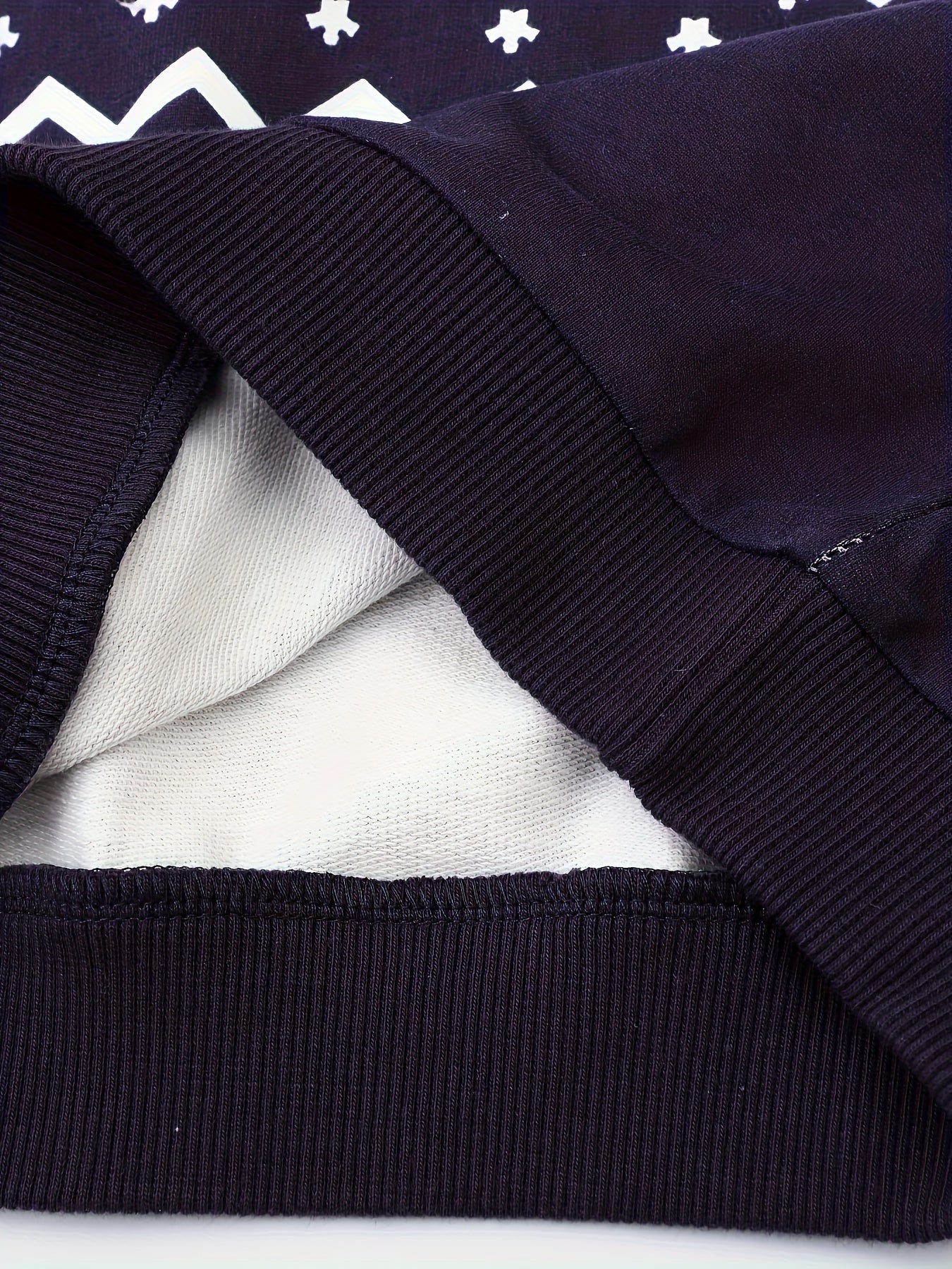 Vianočný sveter – s jeleňom a snehovými vločkami