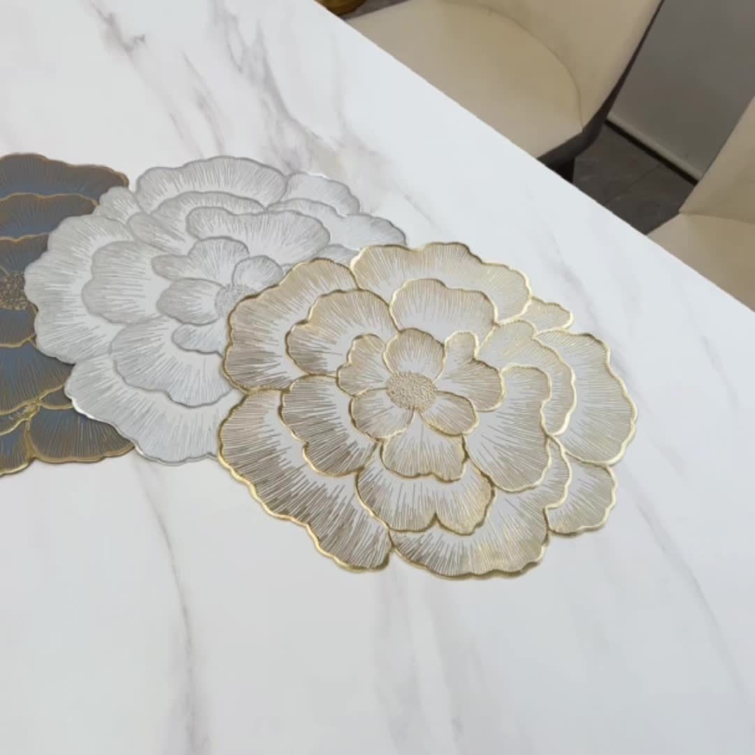 Podložky pod taniere – zlaté a strieborné