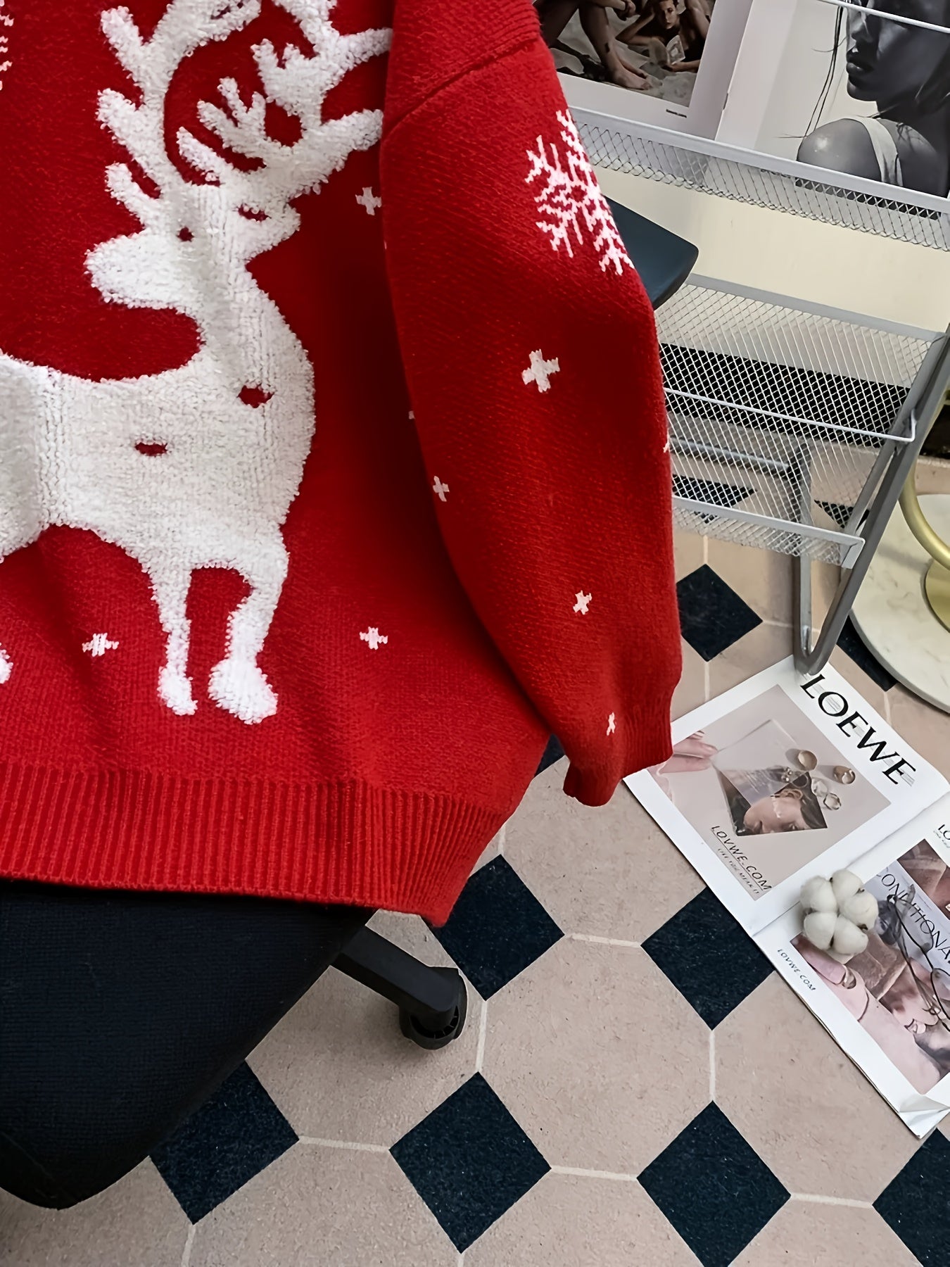 Dámsky červený vianočný sveter – s jeleňom