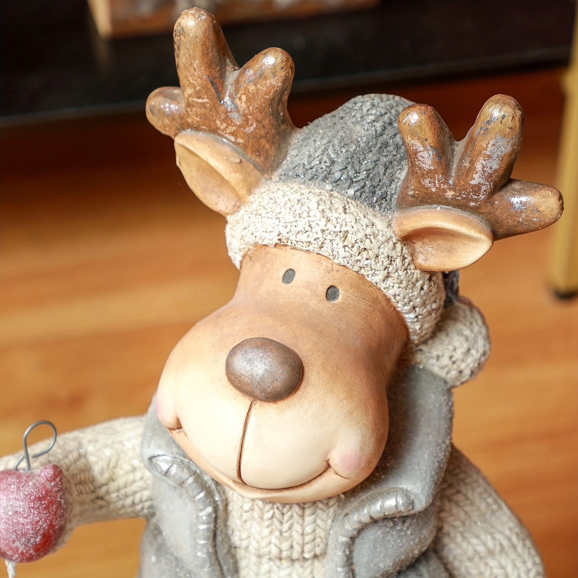 Vianočná dekorácia – sob s lampášom