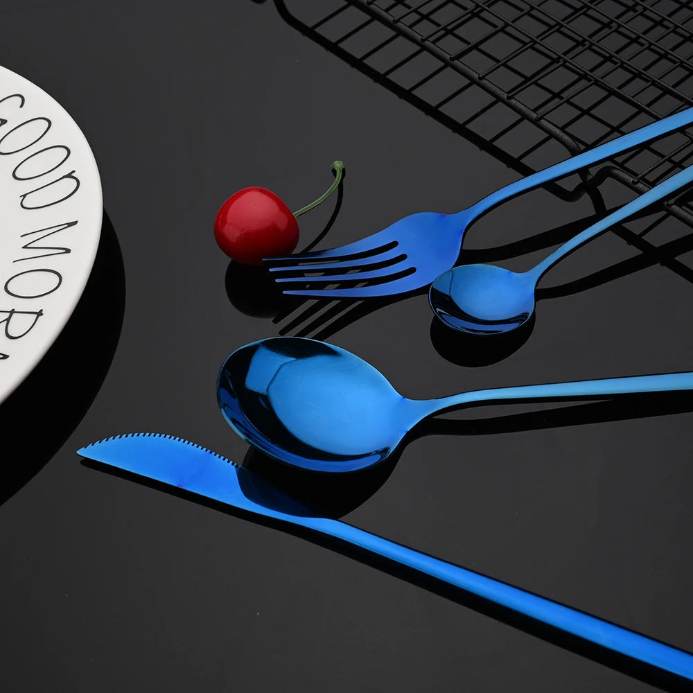 Súprava riadu – čierna a zlatá