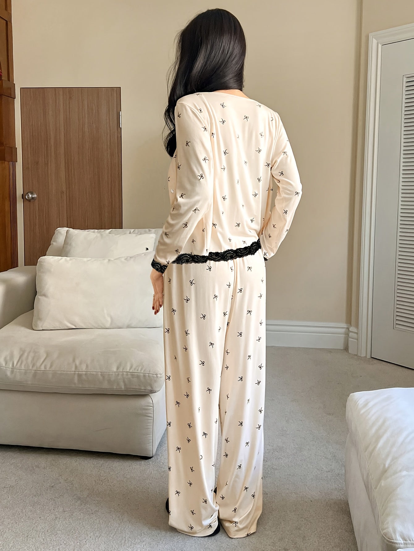 Dámsky elegantný pyžamový set – s potlačou motýľov