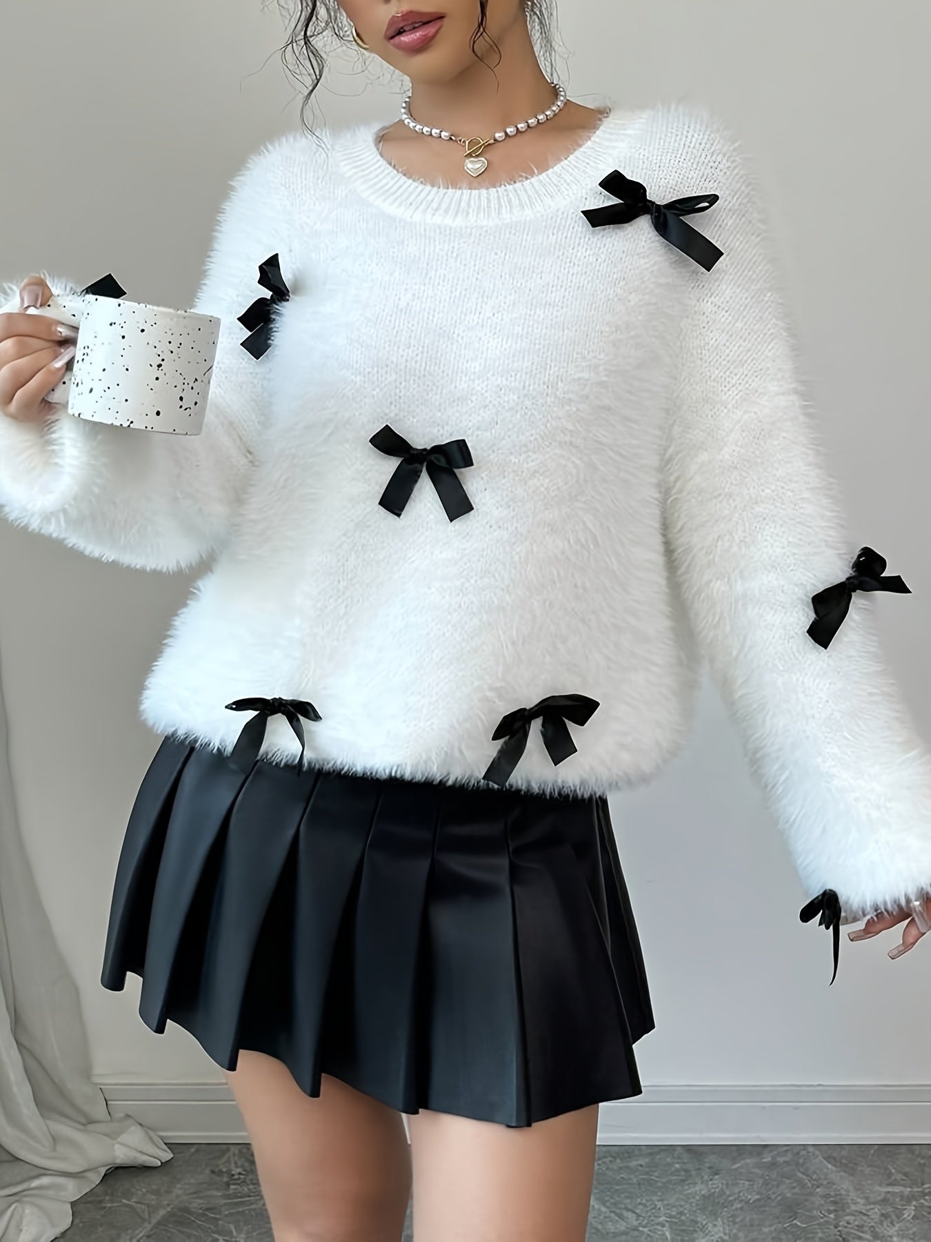 Dámsky elegantný plyšový sveter – biely