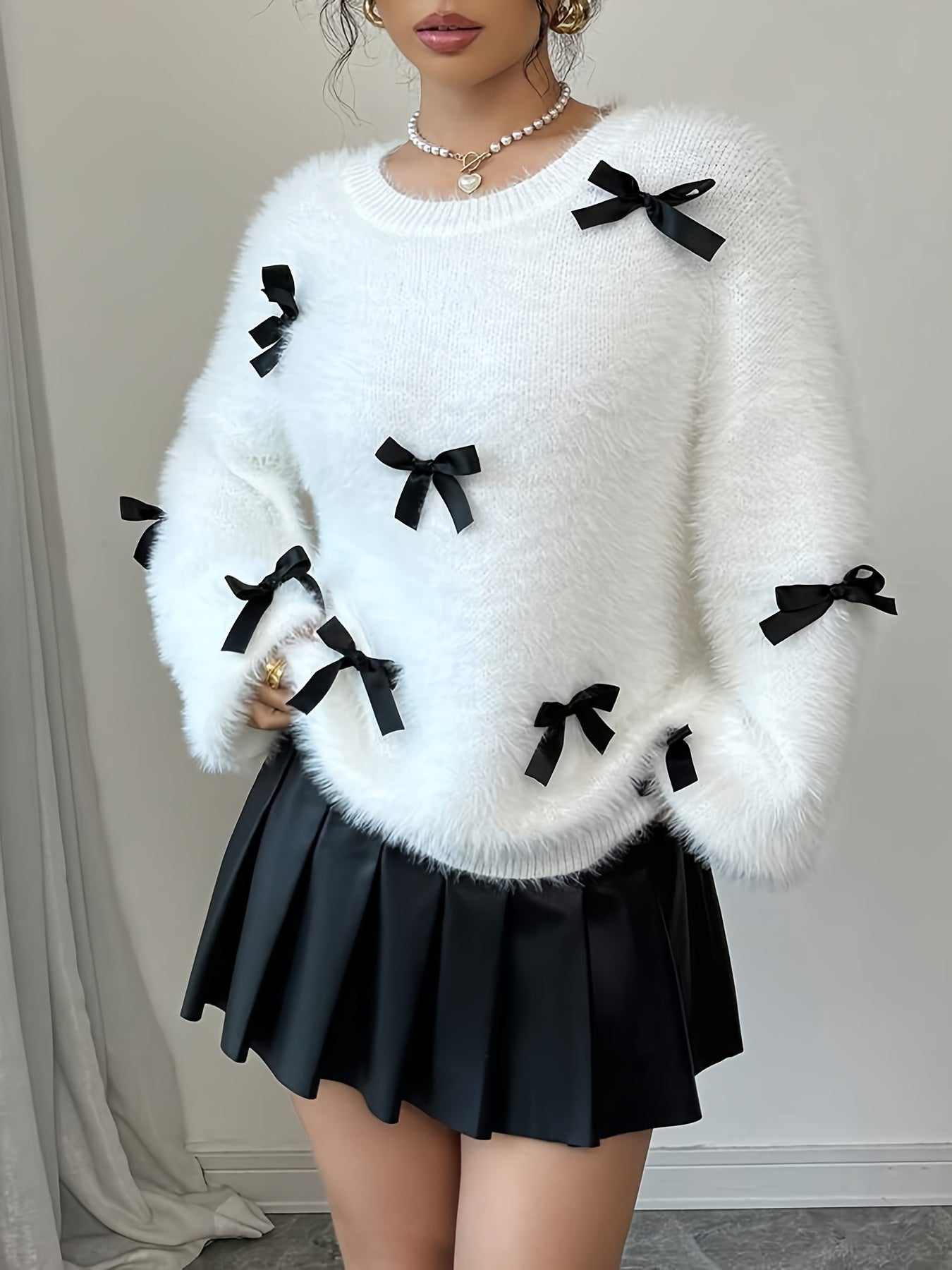 Dámsky elegantný plyšový sveter – biely