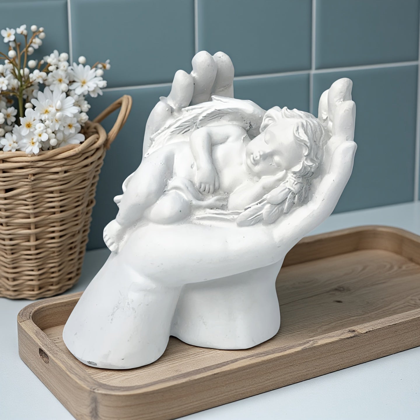Socha anjela na dlani – biela