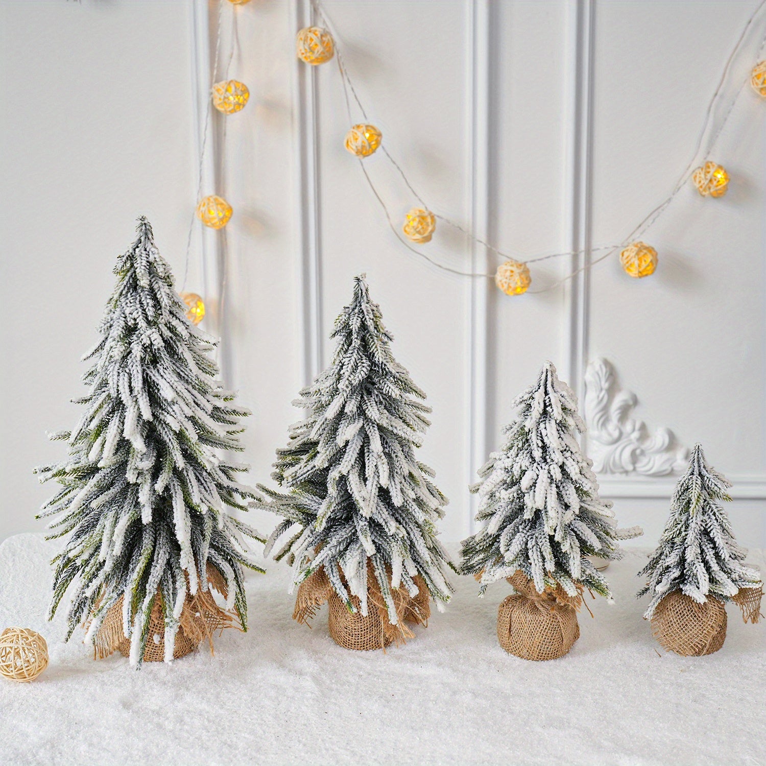 Umelý vianočný stromček – snehová dekorácia