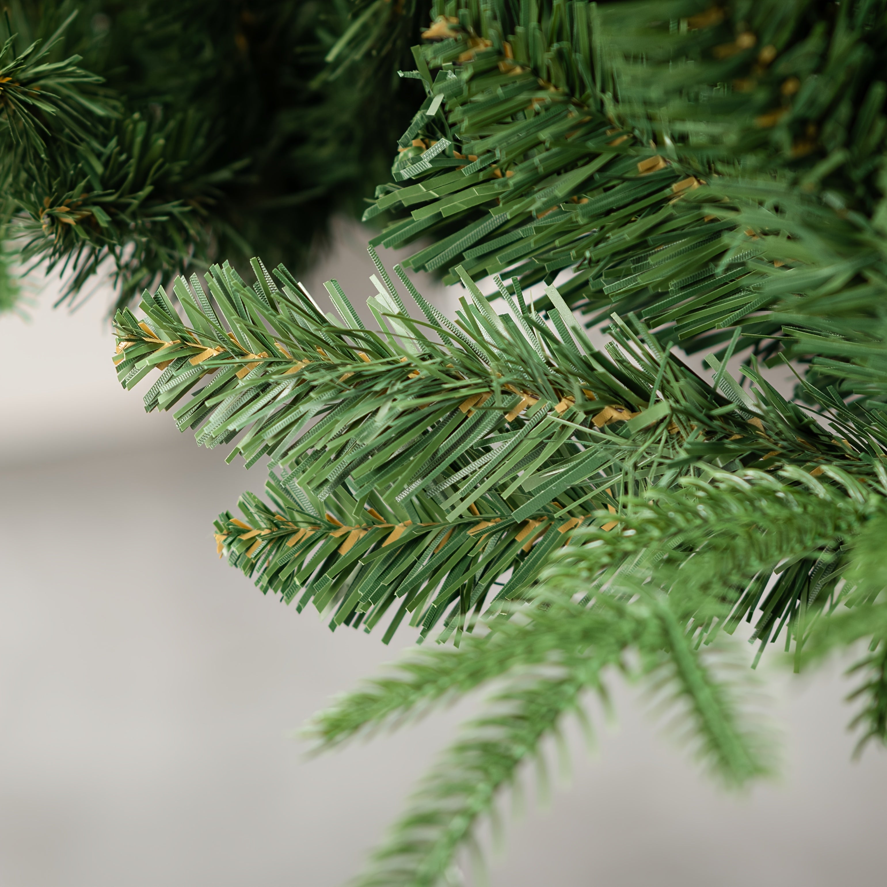 Umelý vianočný stromček – 180 cm