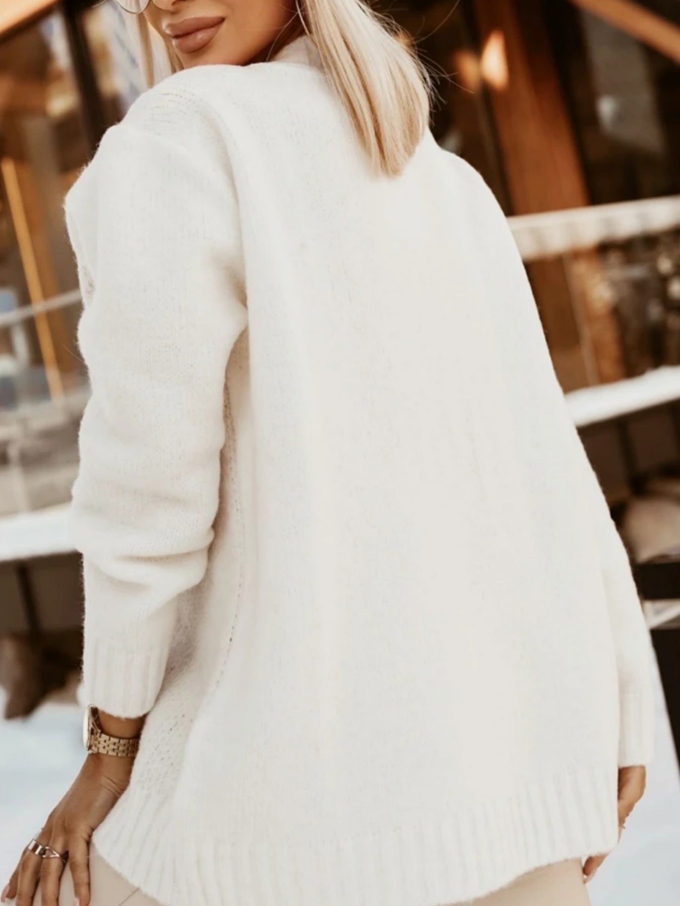 Dámsky elegantný vianočný sveter – snehová vločka