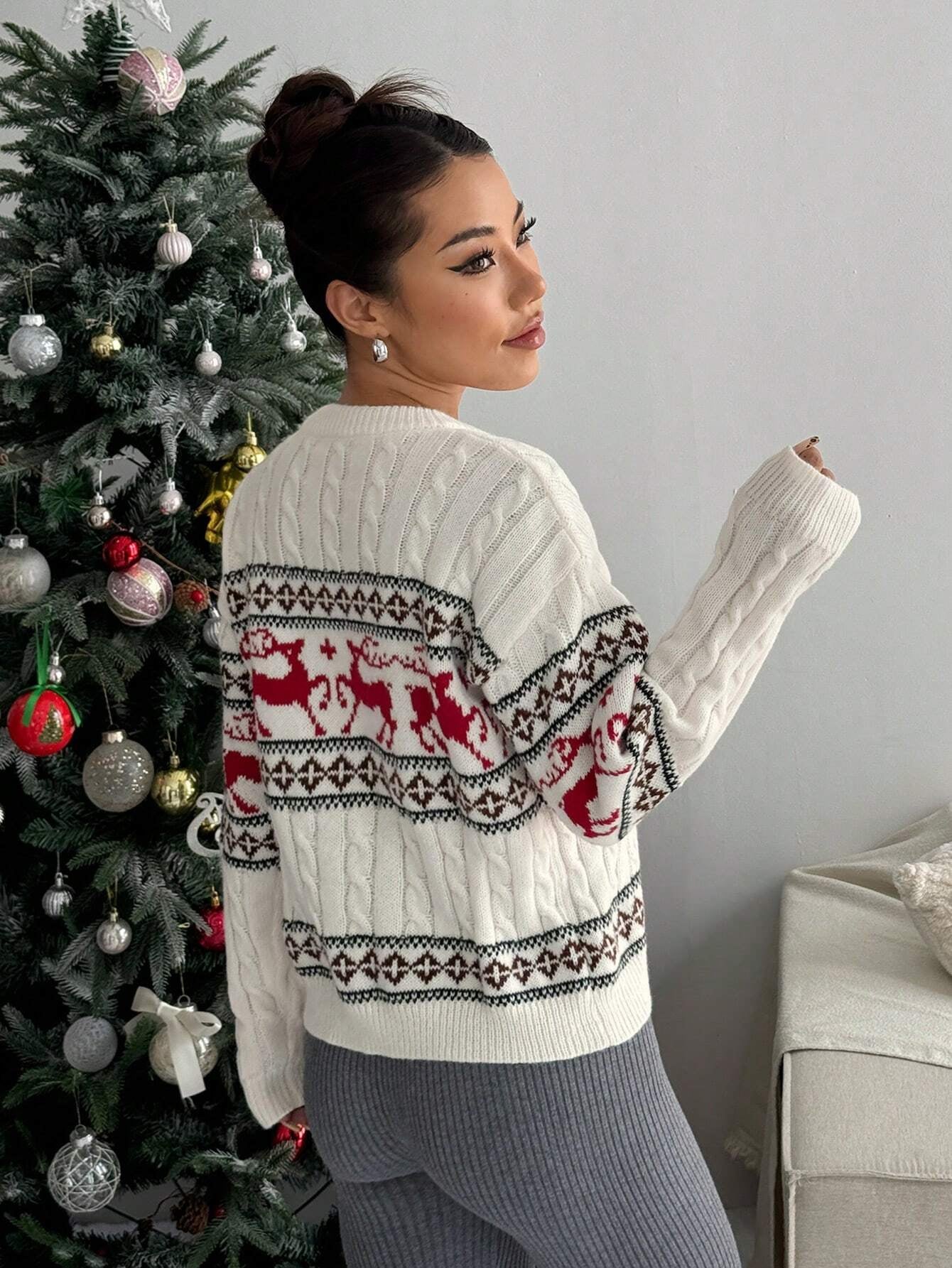 Dámsky elegantný sveter – červený sob a vločky